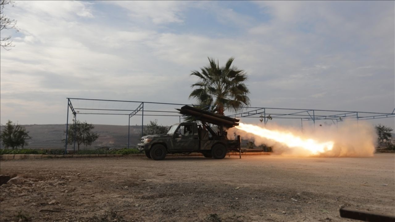 Devrik Baas rejiminin güçleri, yeni hükümet güçlerine saldırdı