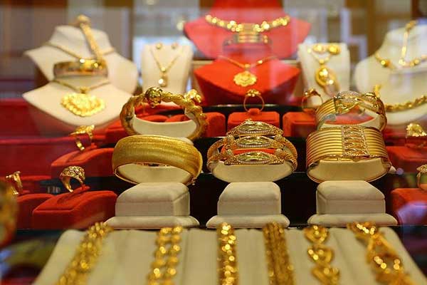 Altın düşüşünü sürdürüyor