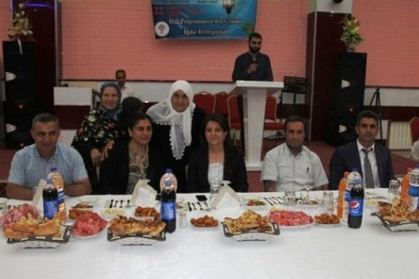 HDP'liler öldürülen PKK'lıların ailelerine iftar verdi