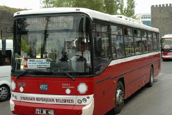 HDP'li belediyeye kızan şoförler eylemde