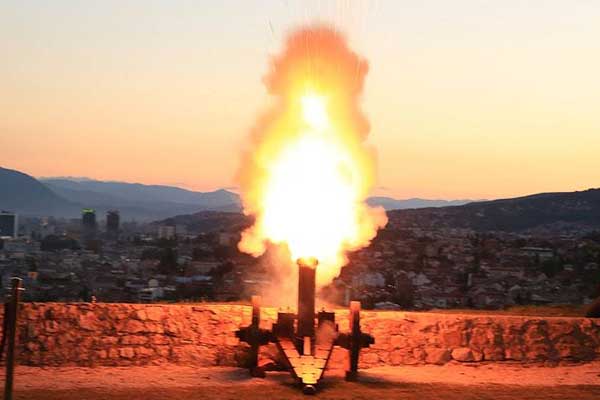Denizli'de iftar topu erken atıldı