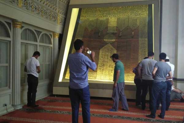 500 yıllık Kabe örtüsüne büyük ilgi