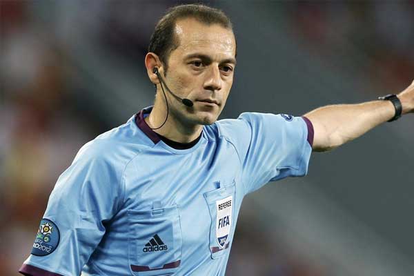 Cüneyt Çakır'ın EURO 2016 yürüyüşü sürüyor