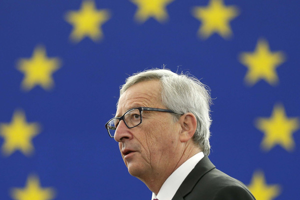 AB Komisyonu Başkanı Juncker basın toplantısını terk etti