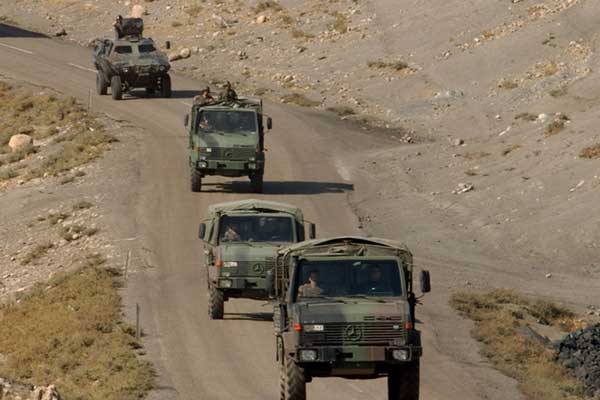 Askeri araca saldırı: 1 asker yaralandı