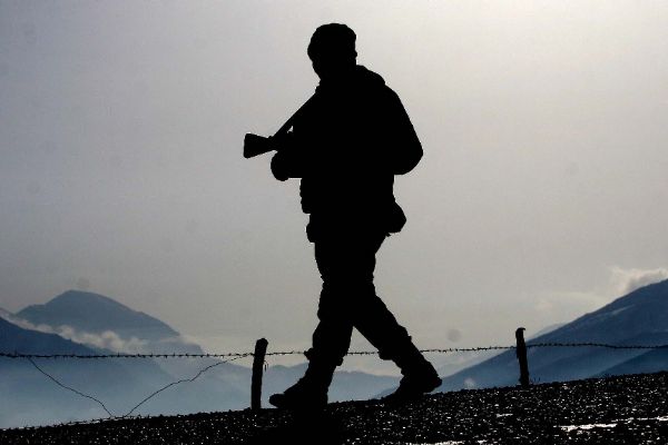 Askeri araca roketatarlı saldırı!