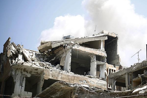 Rus uçakları Suriye'de camiyi vurdu: 35 ölü