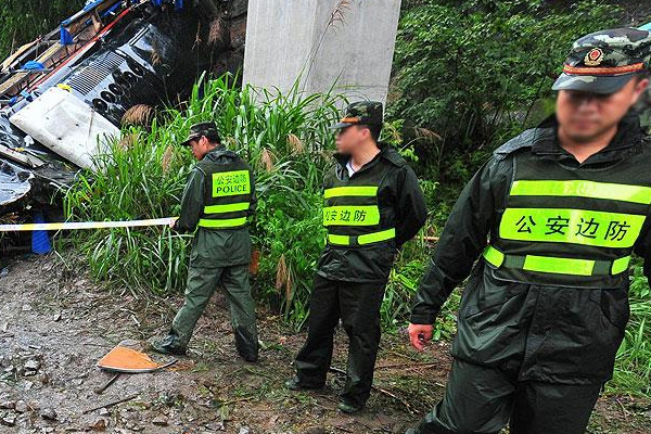 Çin'de otobüs kazası: 30 ölü