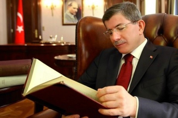 Davutoğlu imza gününde