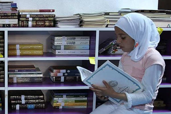 Suriyeli çocuklara kitap bağışlayarak uzlaştılar