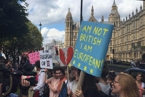 İngiltere’de istifa sayısı 7’ye yükseldi