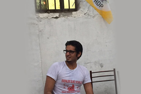 HDP iftarına MHP tişörtüyle geldi