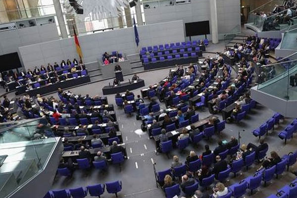 Türkler Almanya'da parti kuruyor