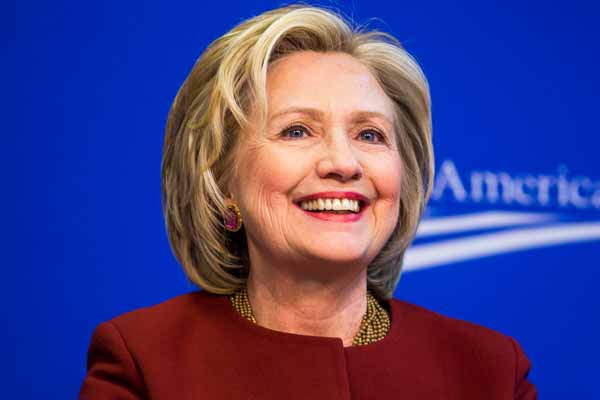 Clinton Trump'ın önünde