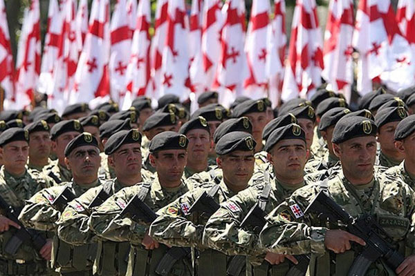 Gürcistan'da zorunlu askerlik kaldırıldı