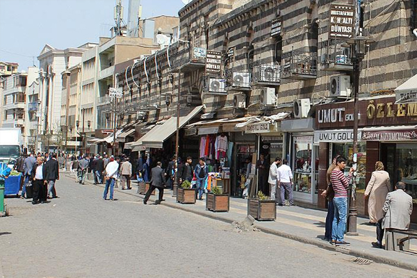 Sur'da 531 dükkanın kirası ertelendi