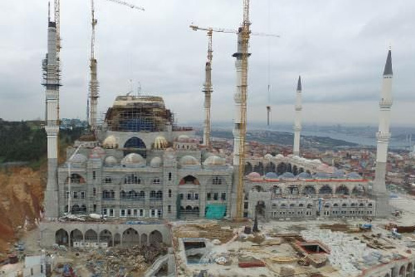 Çamlıca Camii'nin 6 minaresi tamam