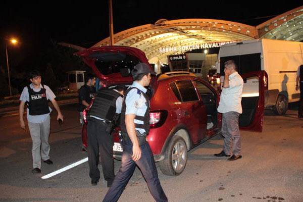 Sabiha Gökçen’de polis alarma geçti