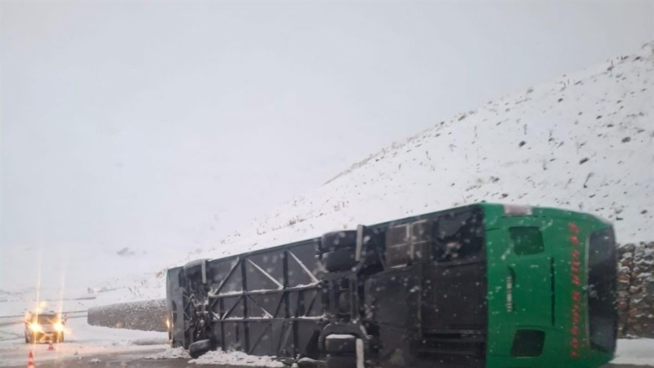 Bingöl'de kaza; yeni atanan doktor ve eşi öldü, 16 yaralı