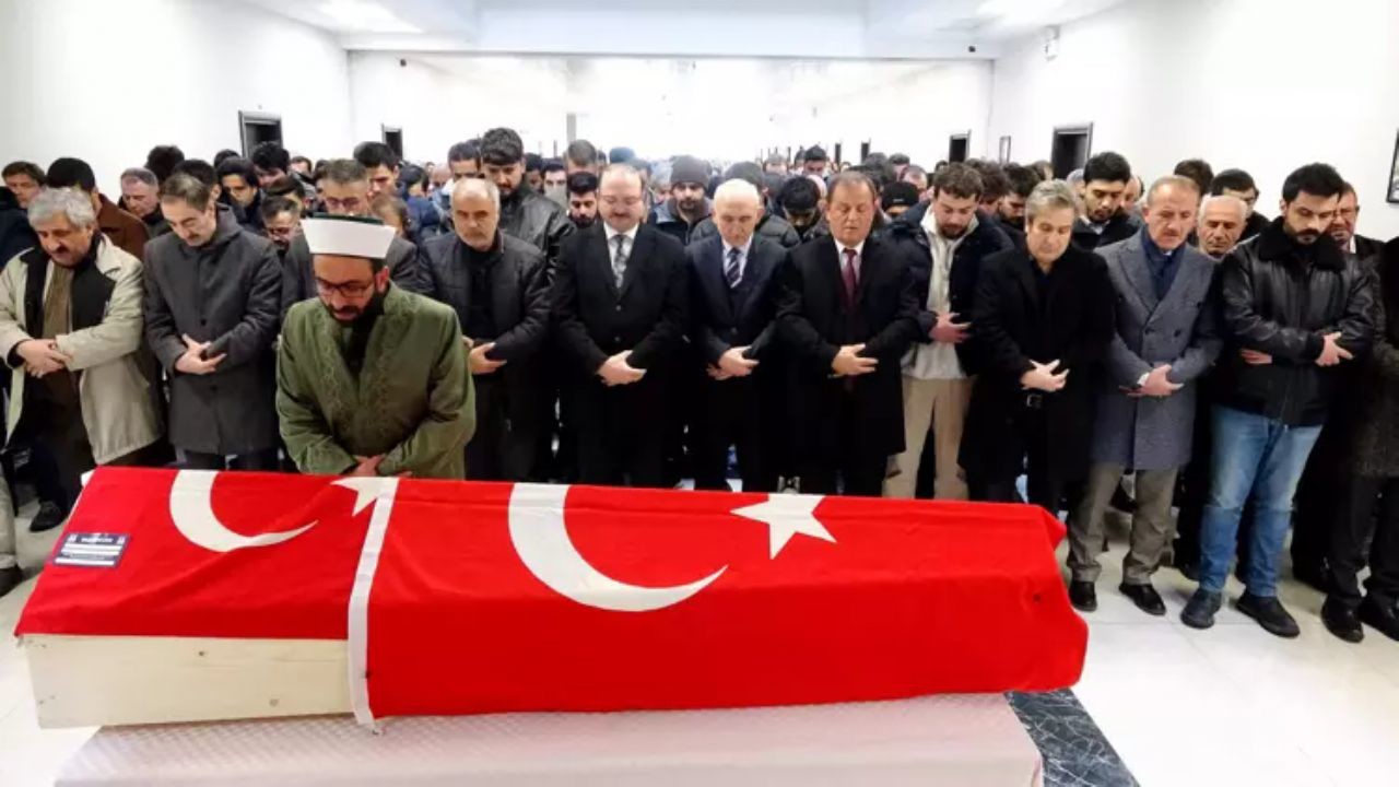 Erzurum'da dehşet: Çatıdan düşen buz kütlesi can aldı