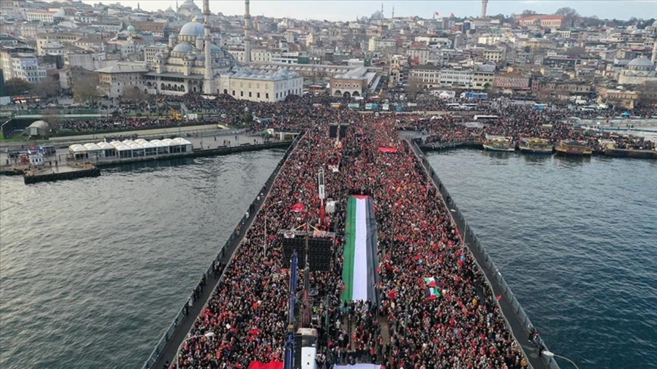 Filistin için Galata Köprüsü'nde eylem açıklaması