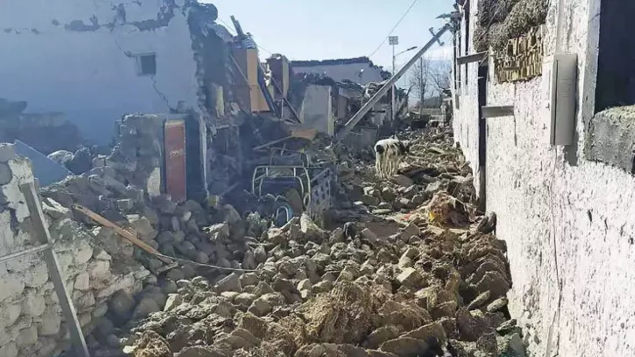 Everest bölgesinde deprem  Dünyanın çatısı 6.8'le sallandı