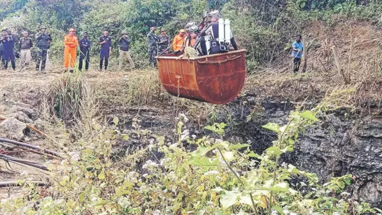Hindistan'da kömür madeninde çökme: 9 işçi mahsur kaldı
