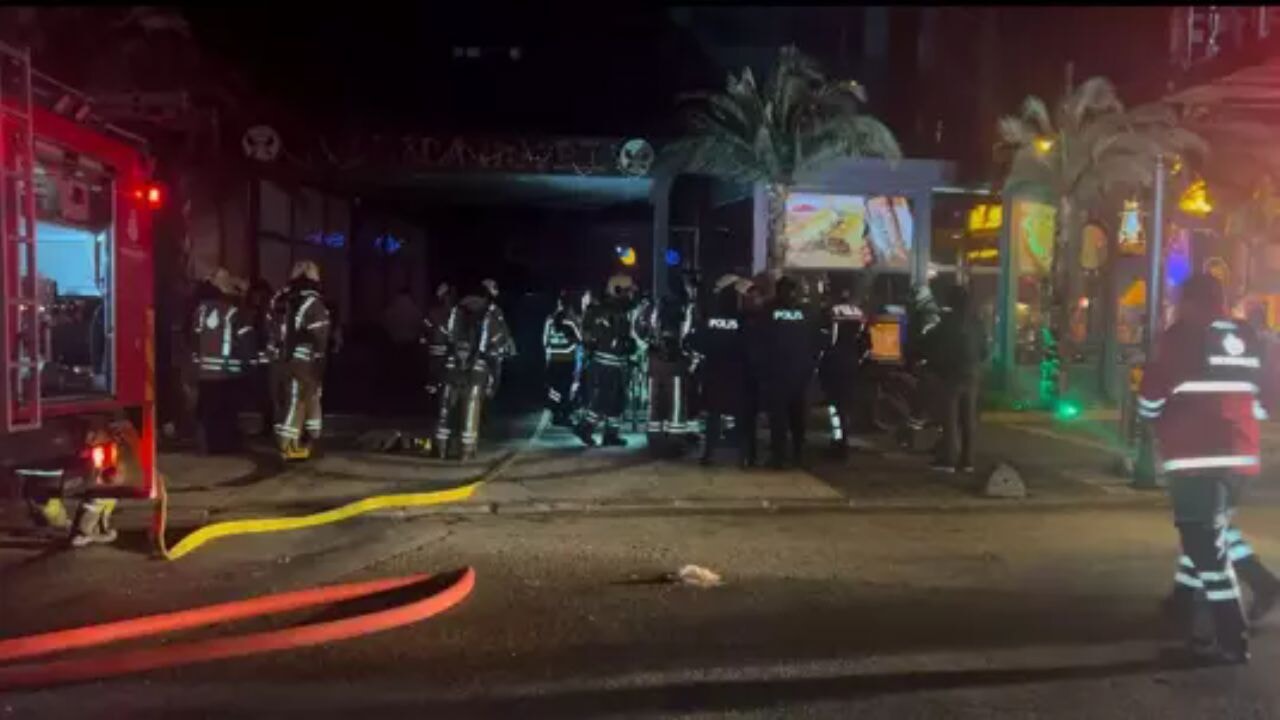 Ataşehir'de 3 katlı otelde yangın çıktı