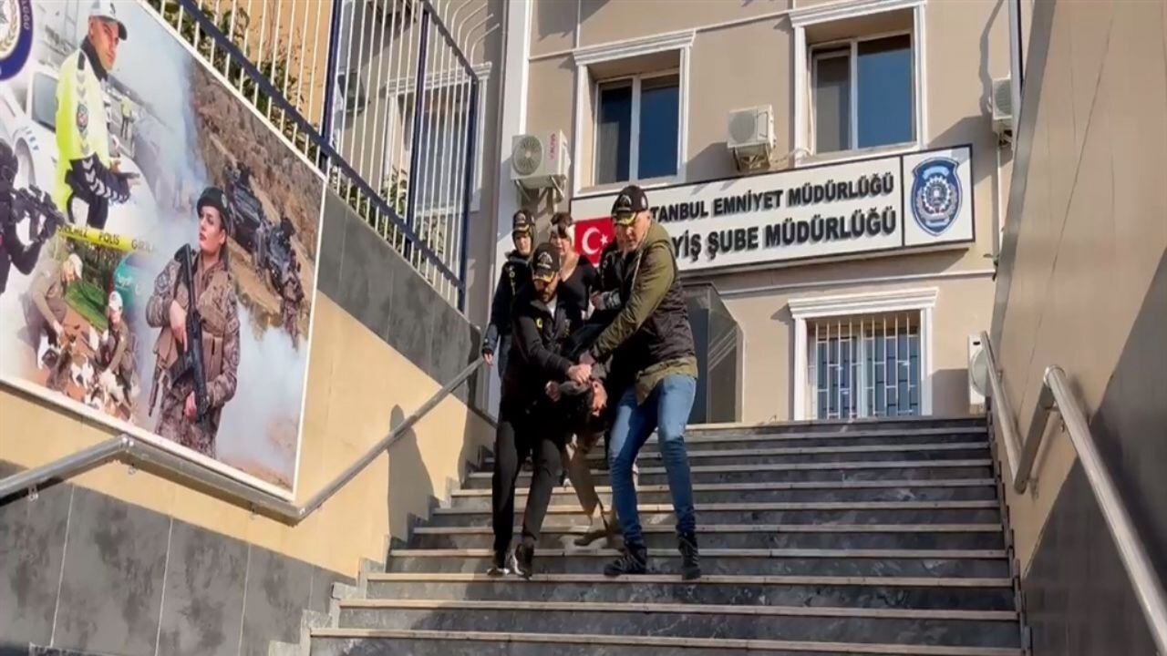 Müstehcen yayın yapan kadının suç kayıtları ortaya çıktı