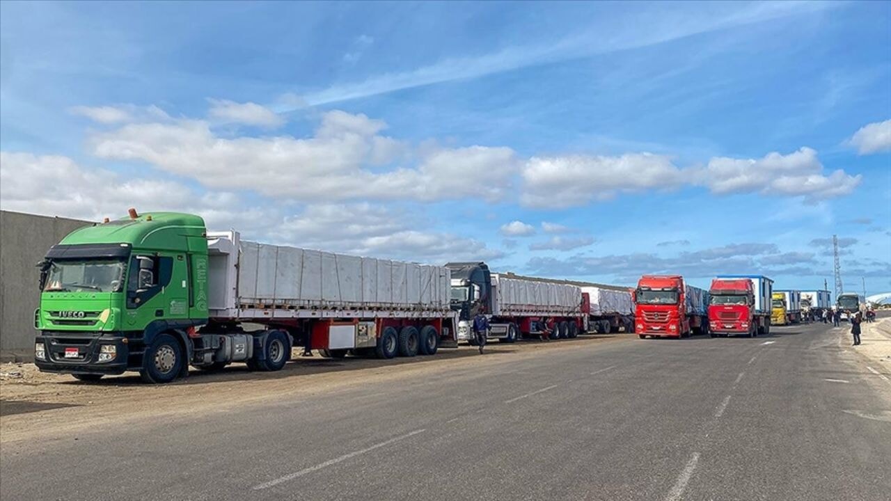 Gazze'ye araç girişi başladı! 4 bin tır bekliyor