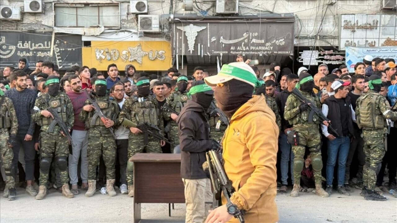 Hamas, 3 İsrailli kadın esiri teslim etti