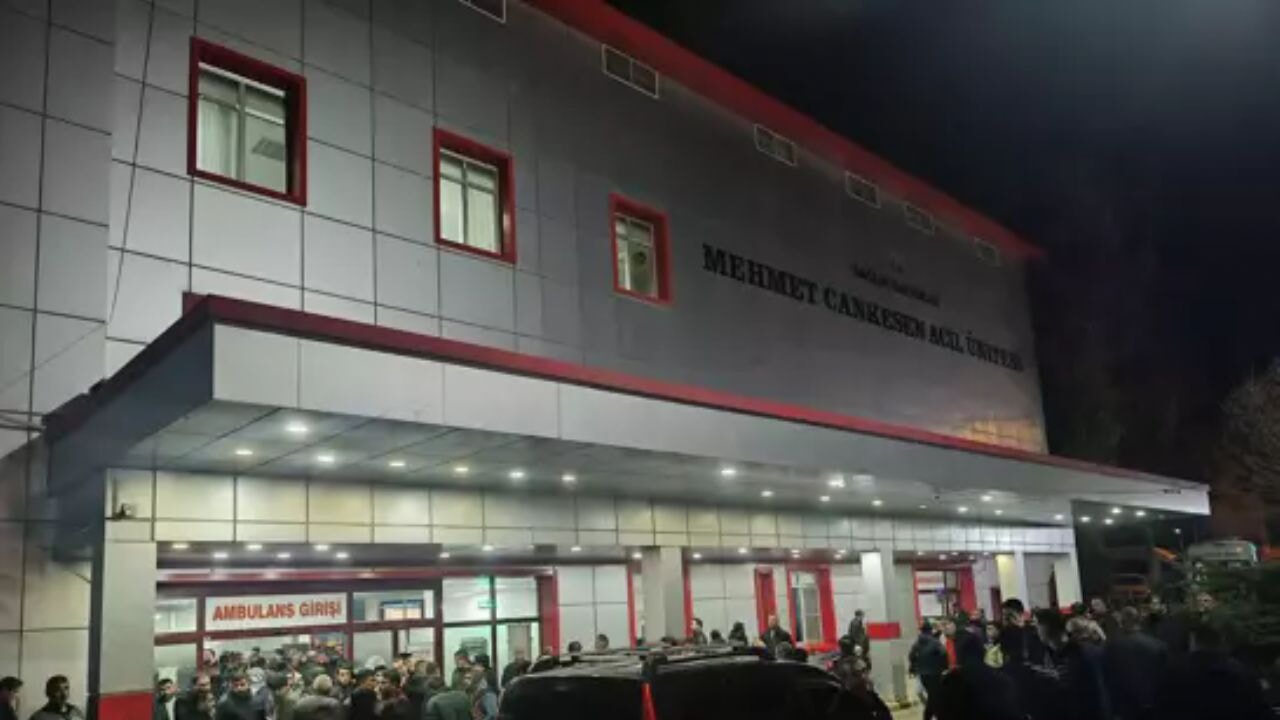 Gaziantep'te taziyede silahlar patladı: Ölü ve yaralılar var