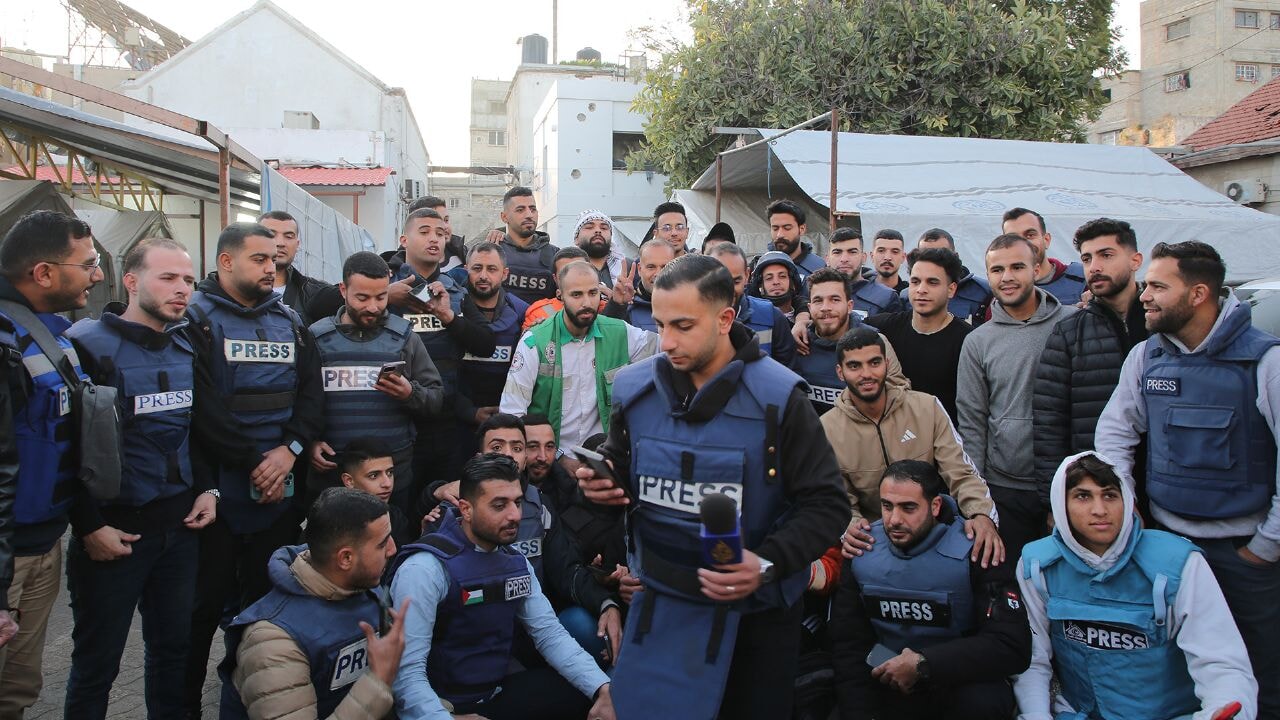 İsrail'in 15 ay boyunca Gazze'ye yönelik saldırılarını takip eden Filistinli gazeteciler, ateşkes ilanının anonsunu geçti