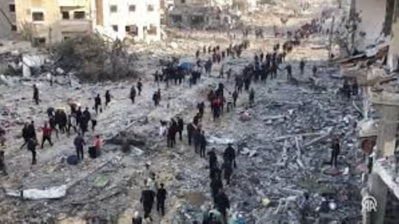 Filistinliler ateşkesle birlikte Gazze'nin kuzeyindeki evlerine hareket etti