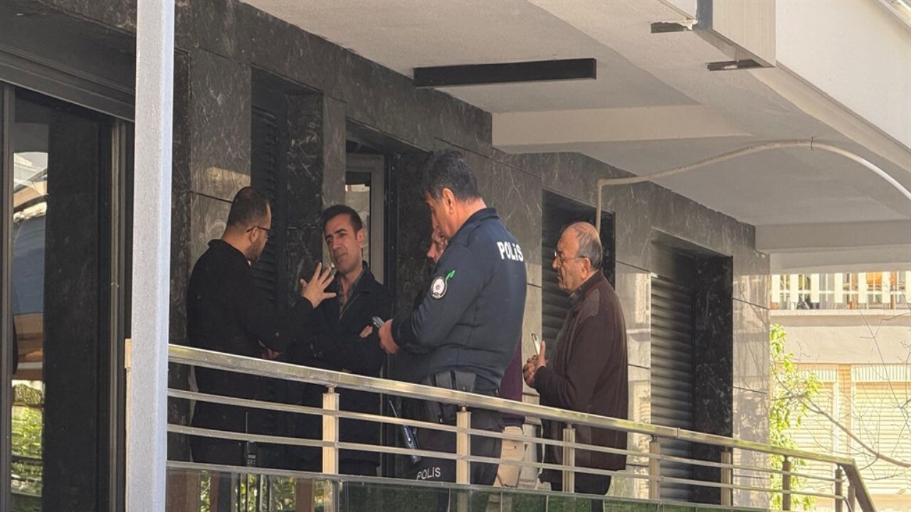 19 yaşındaki Feride, evinde ölü bulundu