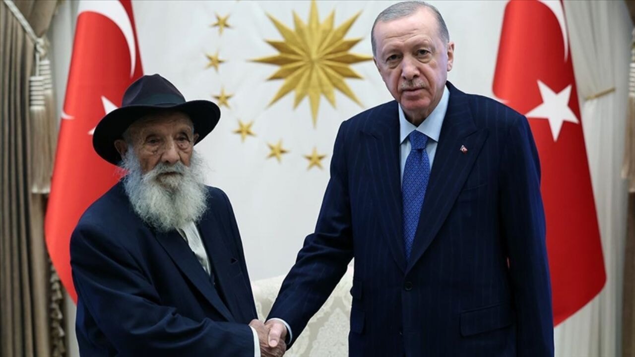 Erdoğan, Alevi Dedesi Ahmet Uğurlu'yu kabul etti