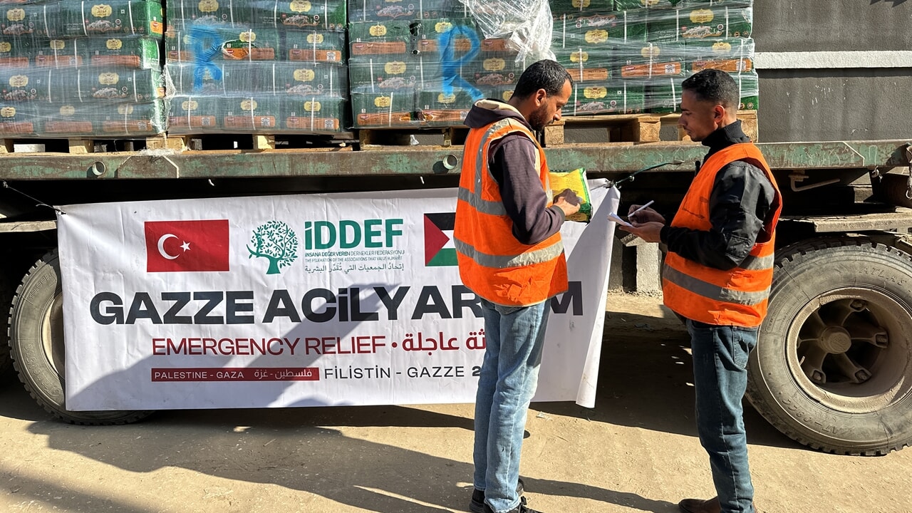 İDDEF'in İnsani Yardım Tırları Gazze'de