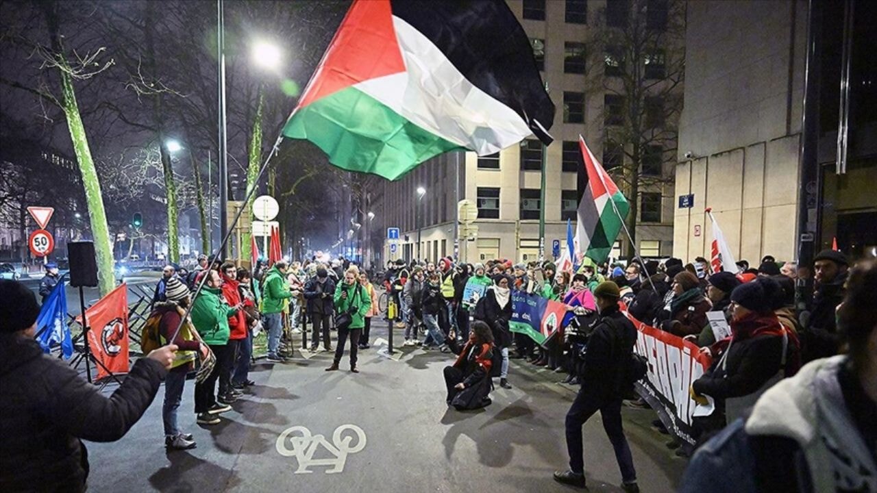 Filistin bayraklı Trump protestosu: 'Senin saçmalıklarına ihtiyacım yok'