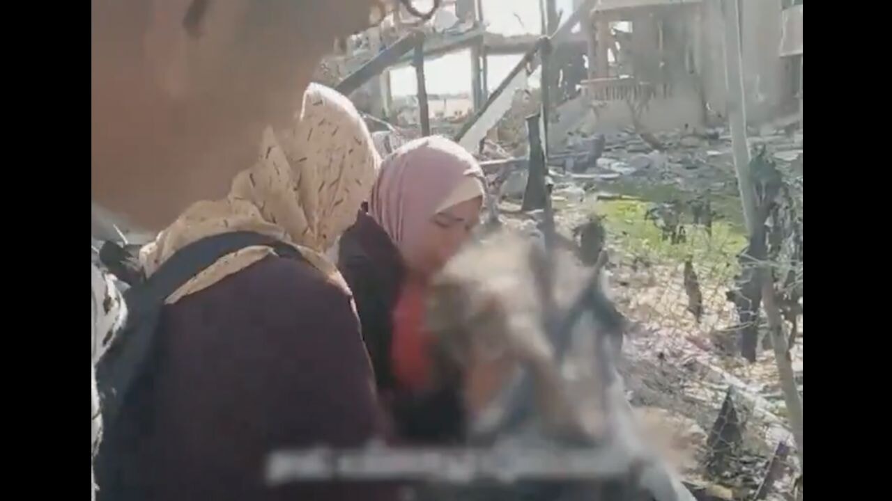 Gazzeli anne, oğlunun kemikleri bulununca sarılıp ağladı…