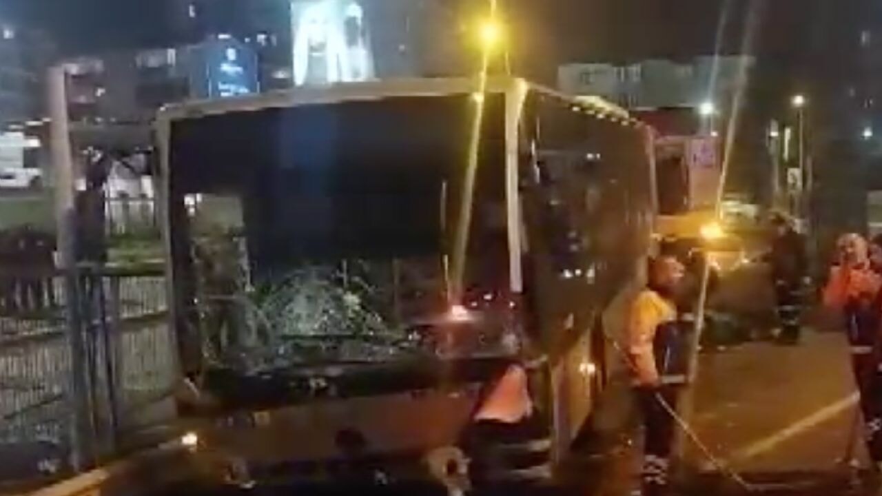 Metrobüs kazası 15 Temmuz Köprüsü'nü kapattı!