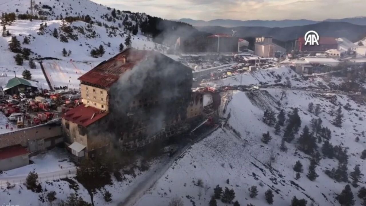 Kartalkaya'daki yangın çıkan Grand Kartal Otel dronla görüntülendi