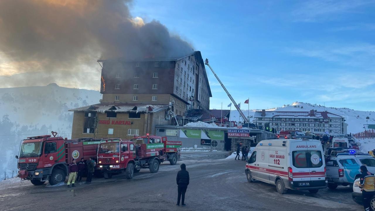 Yanan otelin tüm katları aranıyor... Cenazelerin teslimi başladı