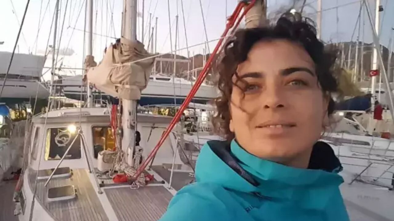 Aynalı Tahir dizisinde Zümrüt karakterini oynayan Yeşim Büber'in son hali bakın nerede yaşıyor