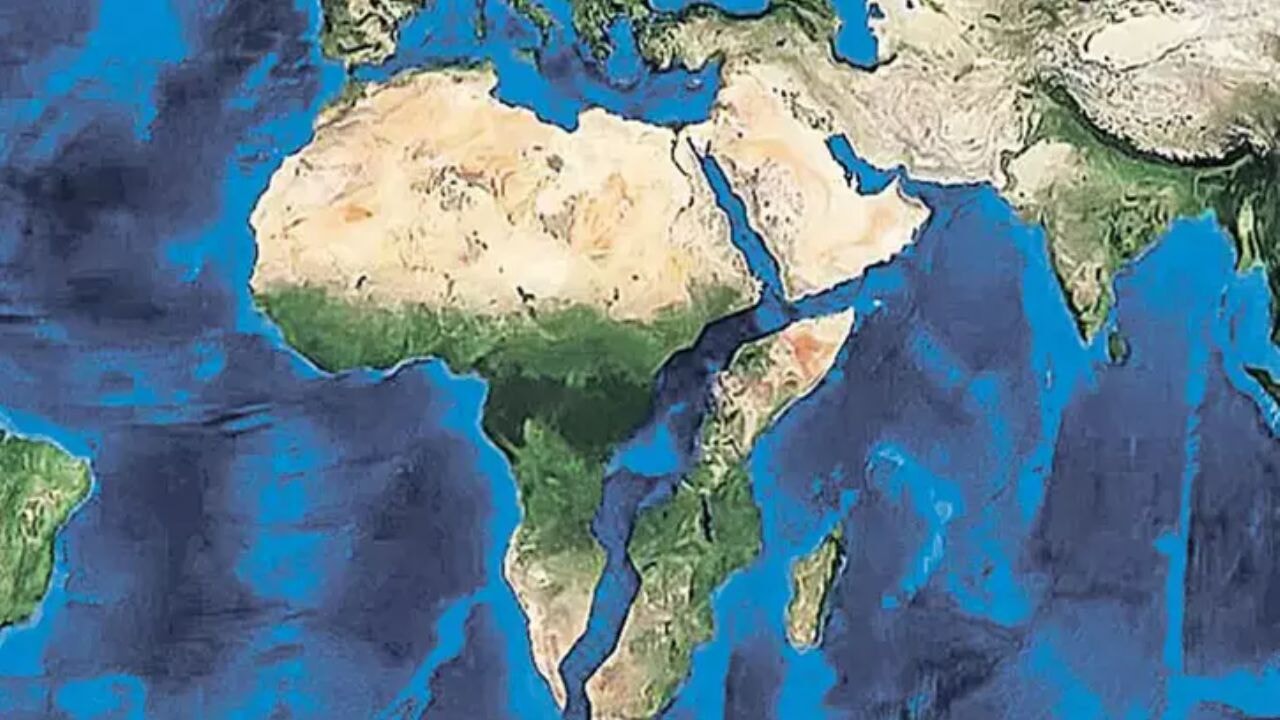 Afrika kıtası beklenenden çok daha hızlı parçalanıyormu?  Yeni bir okyanus mu meydana geliyor?
