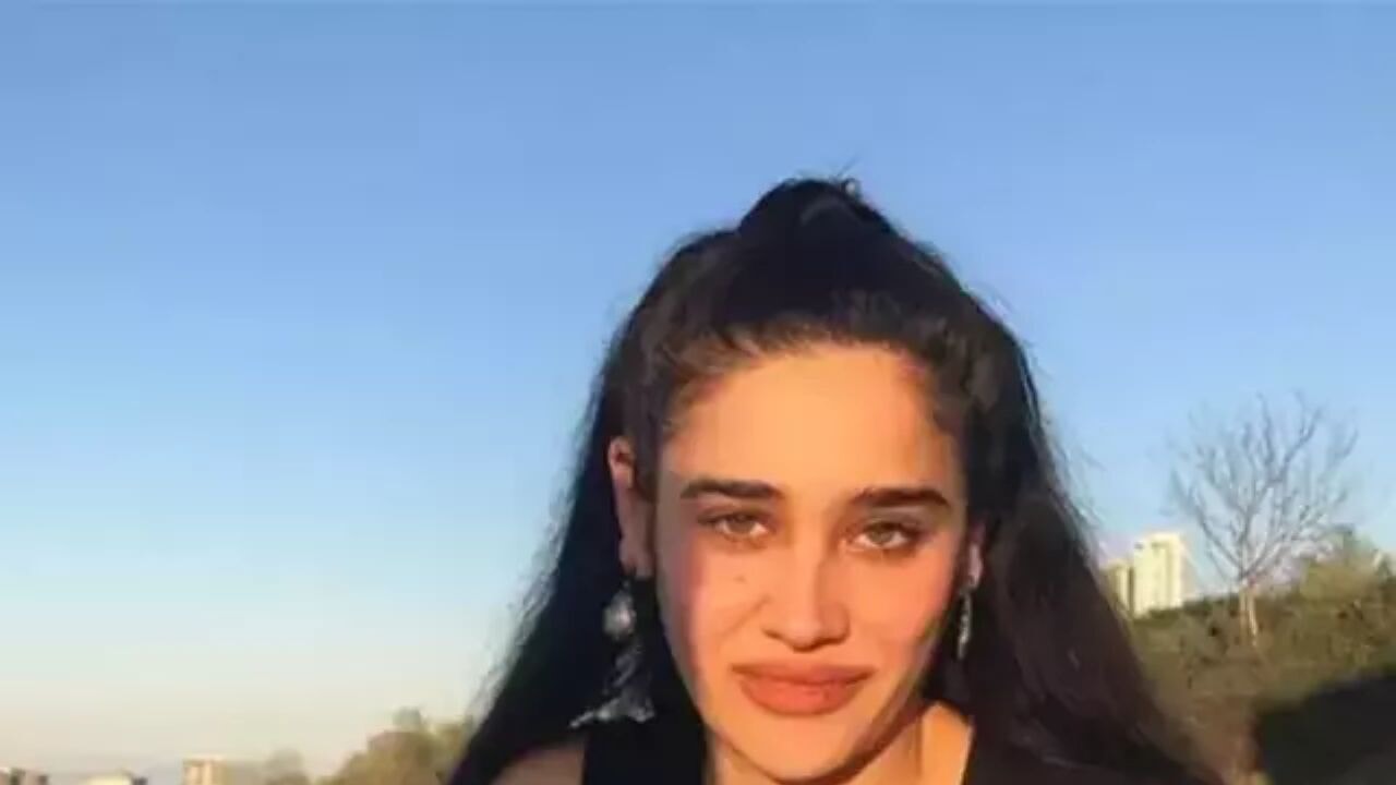 Ünlü oyuncunun son durumu. Markette çalışıp evlere temizliğe gidiyor.