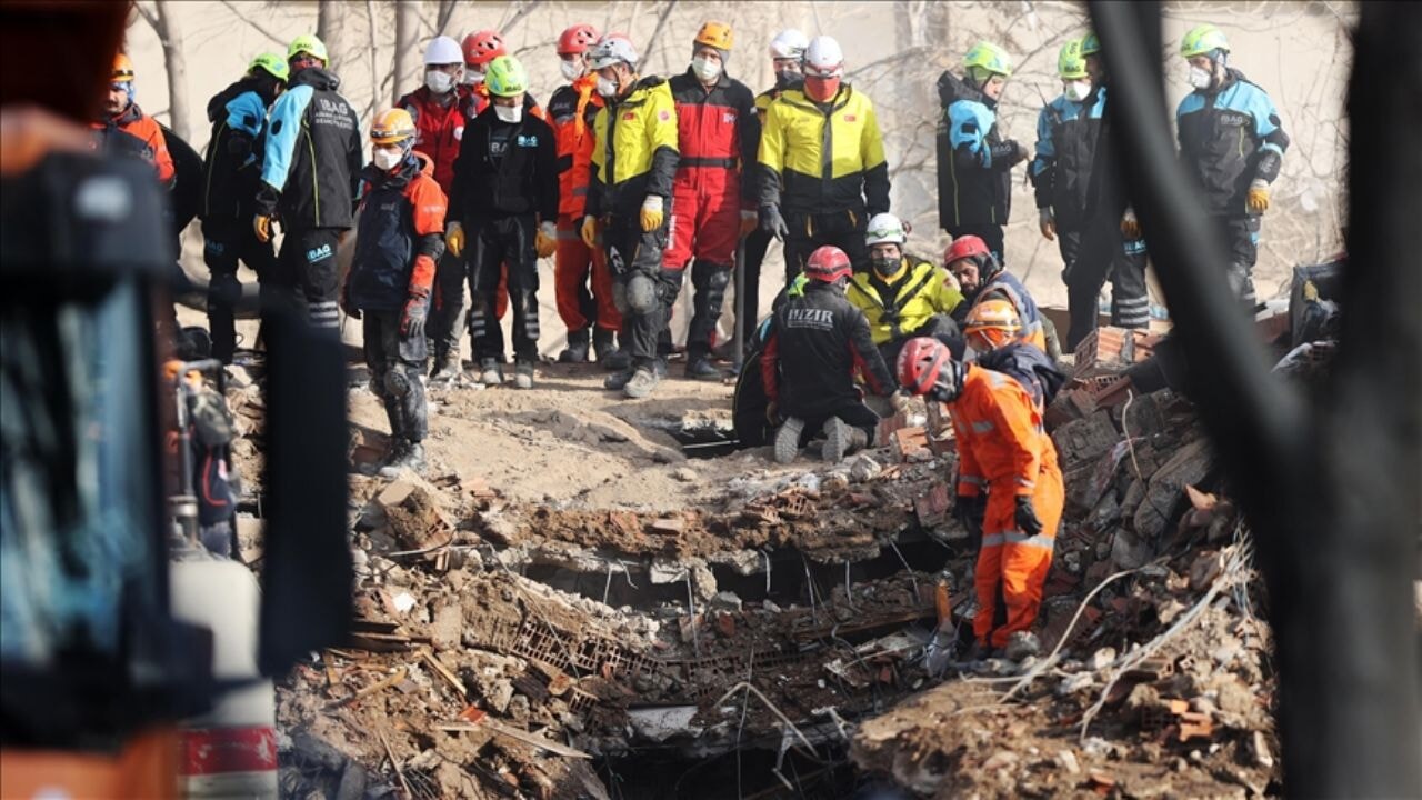 Konya'da 3 kişiyi enkazdan sağ olarak kurtaran itfaiyeciler konuştu