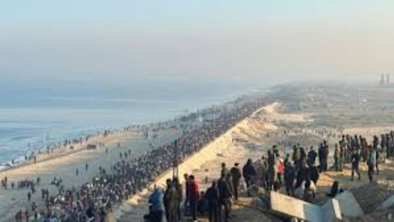 İsrail'in zorla yerinden ettiği on binlerce Filistinlinin güneyden kuzeydeki topraklarına dönüşü başlad