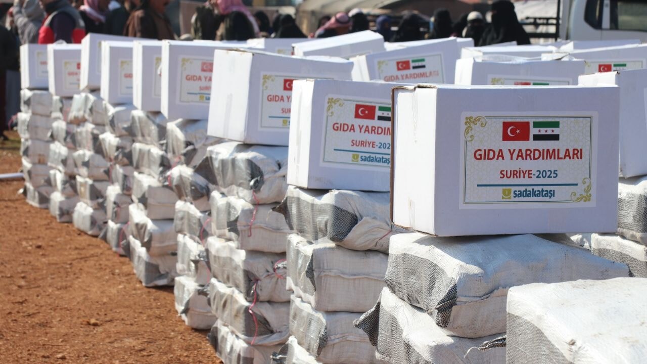 Sadakataşı İdlib'de mülteci ailelere yardım ulaştırdı