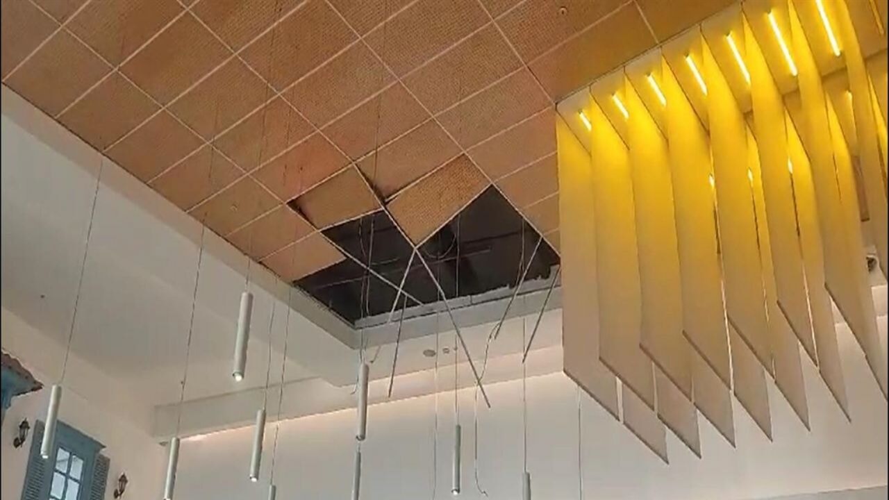 Yemek sırasında üzerine asma tavan düştü