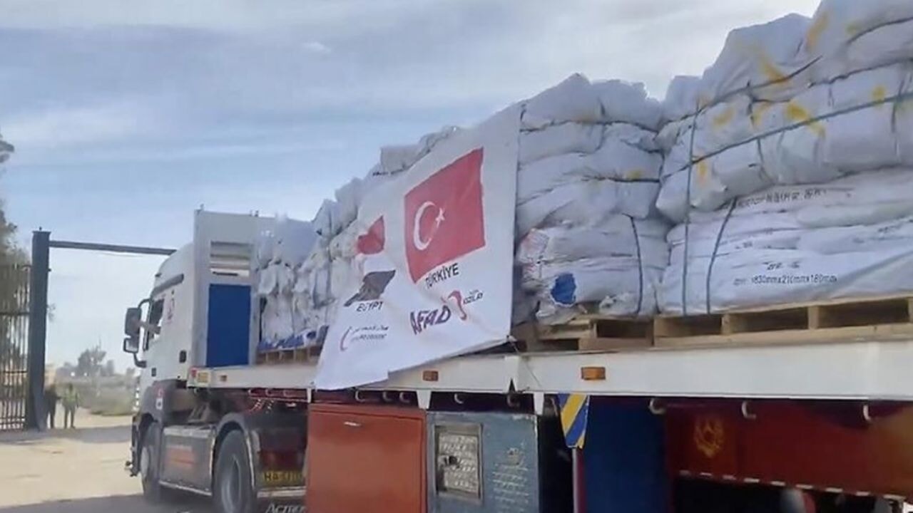 Türkiye'den gönderilen yardım malzemeleri Gazze'ye ulaştı